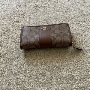 Accordion Zip Wallet in Signature Canvas